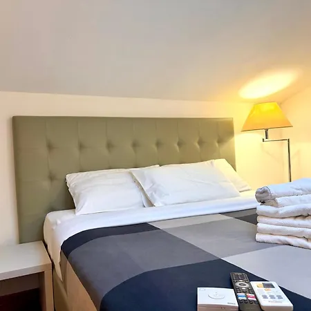 Attic Garden Pensión Roma