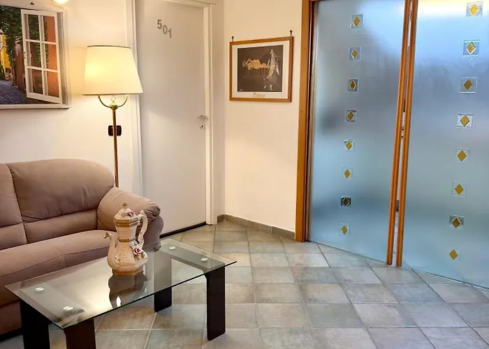 Attic Garden Pensión 4*