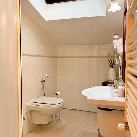 Πανσιόν Attic Garden 4*