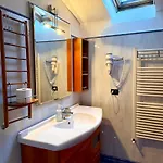 Attic Garden بيت ضيافة 4*